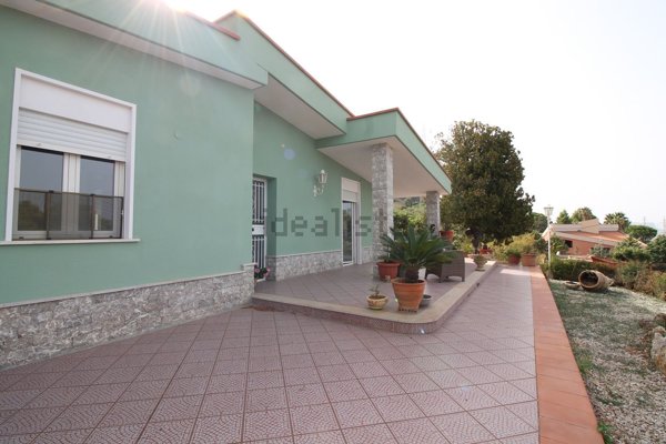 casa indipendente in vendita ad Altavilla Milicia