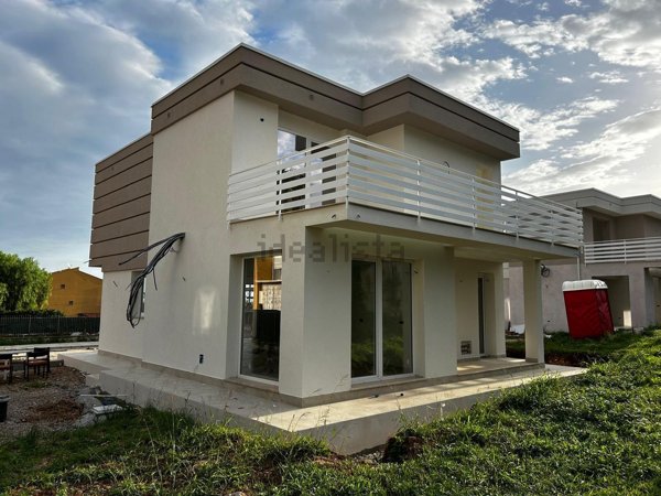 casa indipendente in vendita ad Altavilla Milicia
