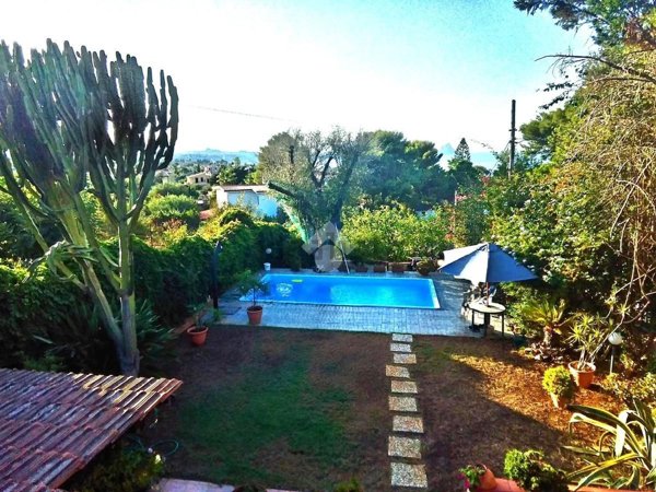 casa indipendente in vendita ad Altavilla Milicia