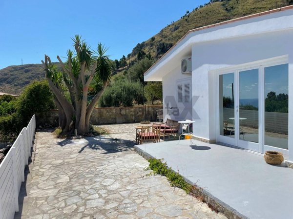 casa indipendente in vendita ad Altavilla Milicia
