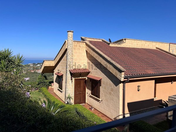 casa indipendente in vendita ad Altavilla Milicia