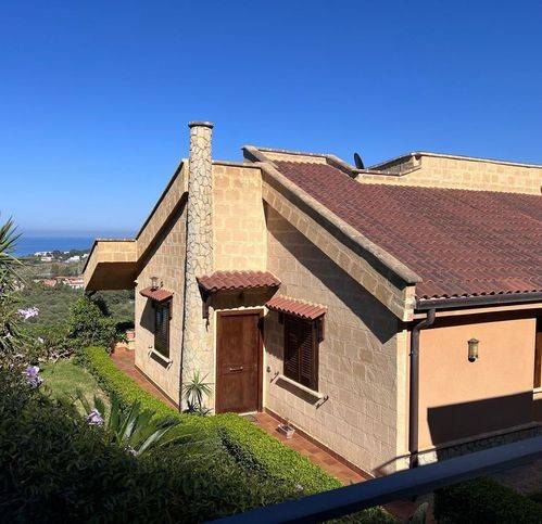 casa indipendente in vendita ad Altavilla Milicia