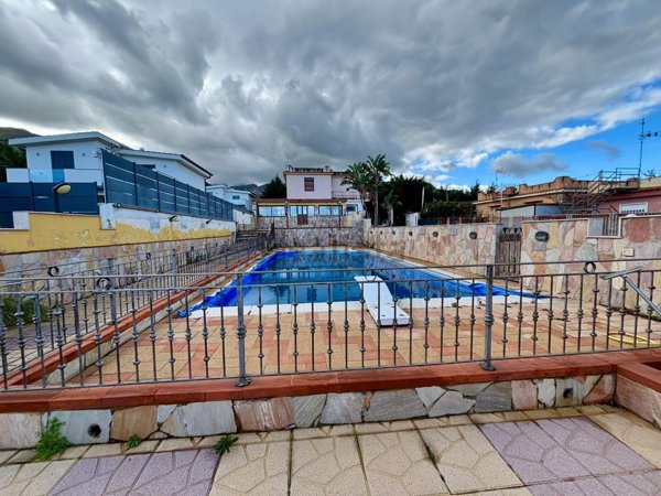 casa indipendente in vendita ad Altavilla Milicia in zona Torre Colonna