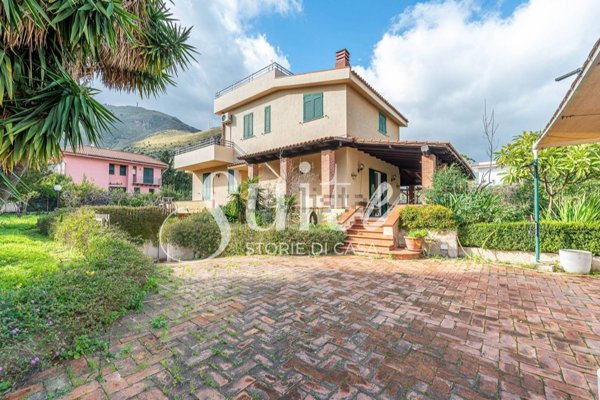 casa indipendente in vendita ad Altavilla Milicia