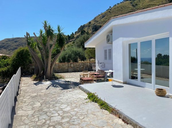 casa indipendente in vendita ad Altavilla Milicia