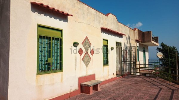 casa indipendente in vendita ad Altavilla Milicia