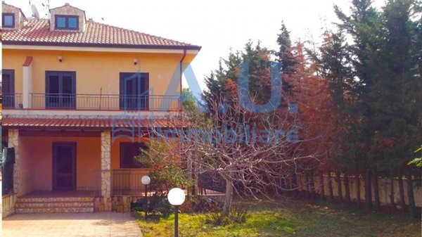 casa indipendente in vendita ad Altavilla Milicia