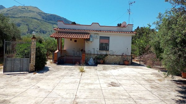 casa indipendente in vendita ad Altavilla Milicia