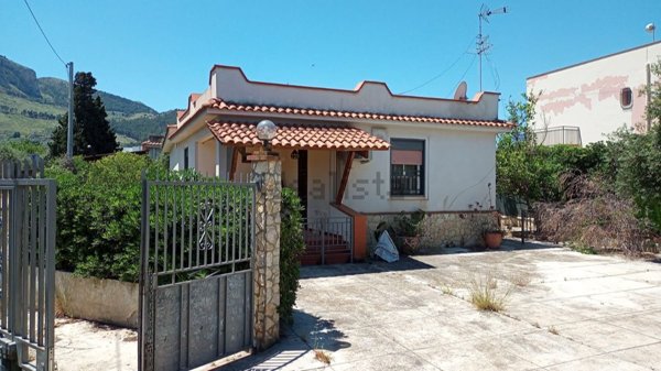 casa indipendente in vendita ad Altavilla Milicia