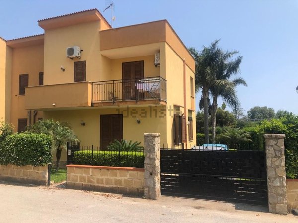 casa indipendente in vendita ad Altavilla Milicia