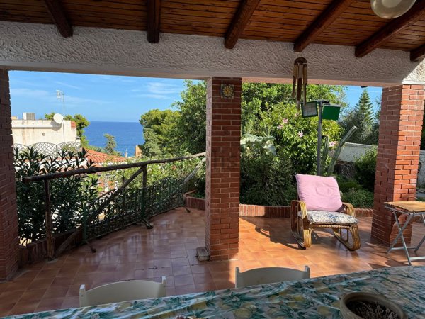 casa indipendente in vendita ad Altavilla Milicia