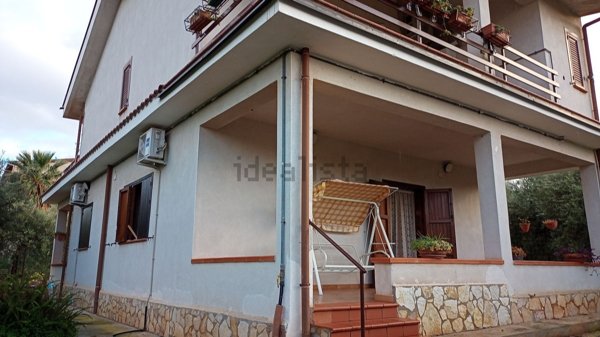 casa indipendente in vendita ad Altavilla Milicia