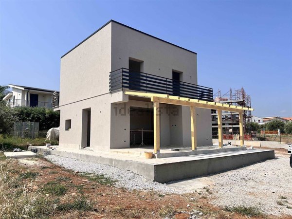 casa indipendente in vendita ad Altavilla Milicia