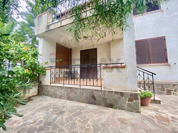 casa indipendente in vendita ad Altavilla Milicia in zona Torre Colonna