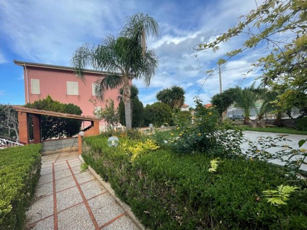 casa indipendente in vendita ad Altavilla Milicia in zona Torre Colonna