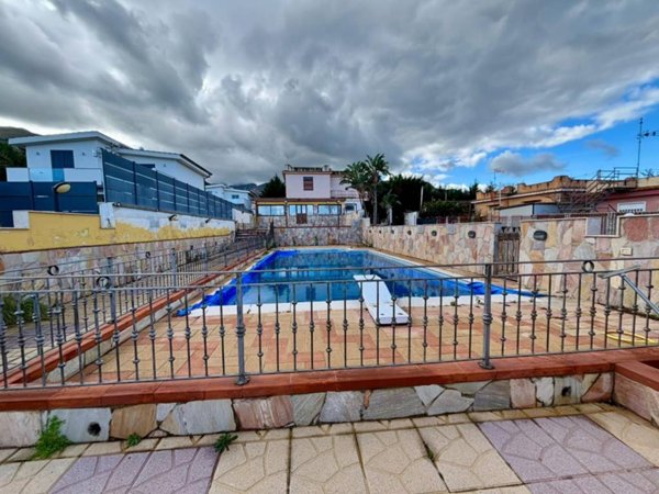 casa indipendente in vendita ad Altavilla Milicia in zona Torre Colonna