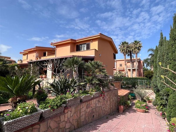 casa indipendente in vendita ad Altavilla Milicia