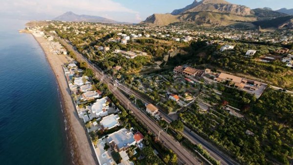 casa indipendente in vendita ad Altavilla Milicia