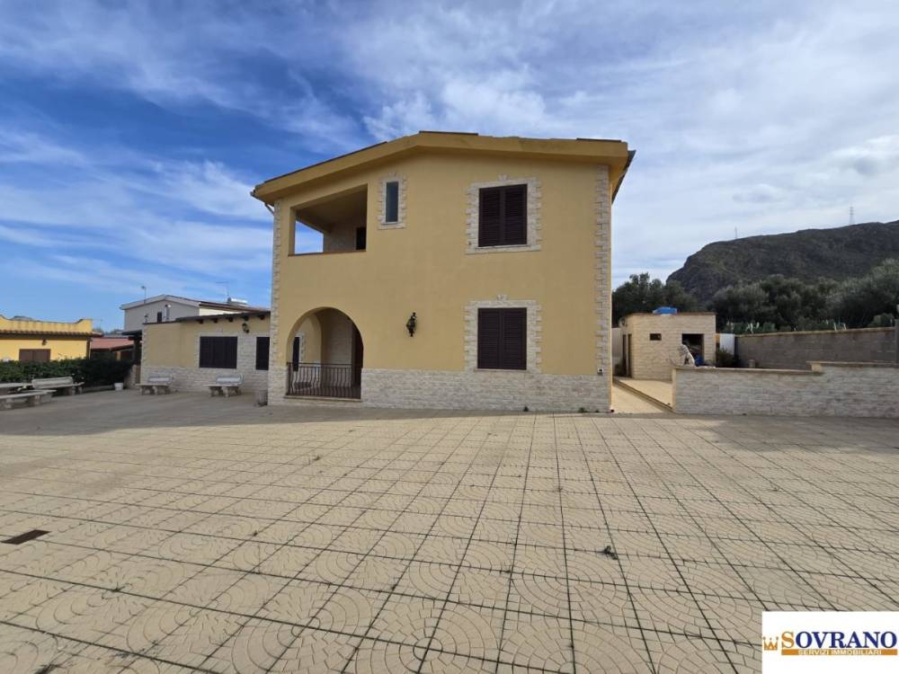 casa indipendente in vendita ad Altavilla Milicia