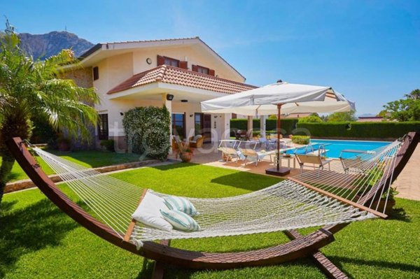 casa indipendente in vendita ad Altavilla Milicia