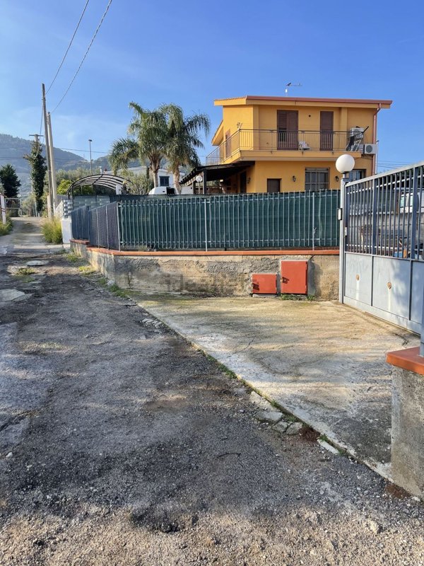 casa indipendente in vendita ad Altavilla Milicia