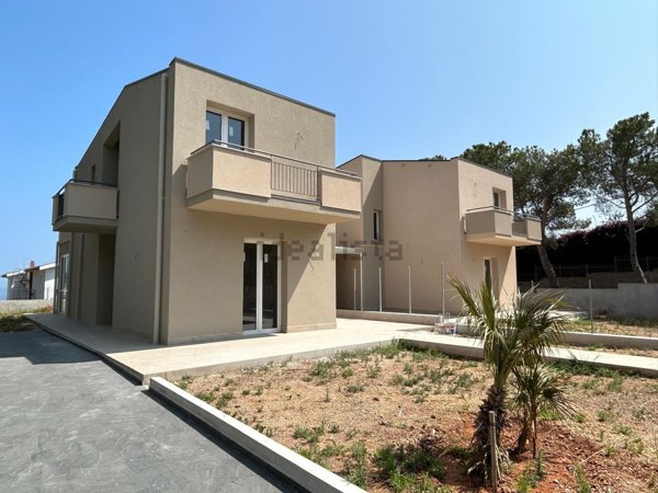 casa indipendente in vendita ad Altavilla Milicia in zona Torre Colonna