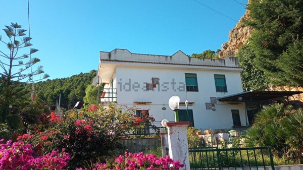 casa indipendente in vendita ad Altavilla Milicia in zona Torre Colonna