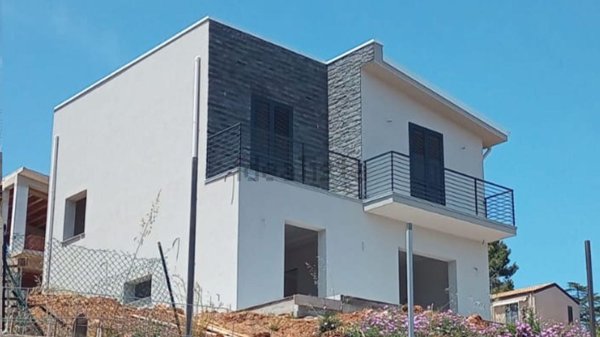 casa indipendente in vendita ad Altavilla Milicia