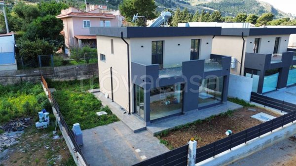 casa indipendente in vendita ad Altavilla Milicia in zona Torre Colonna