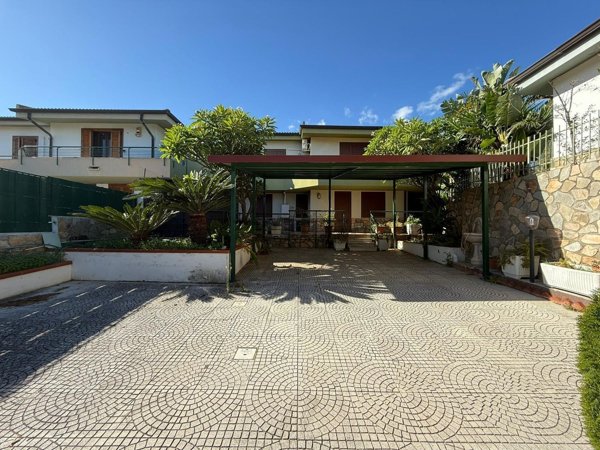 casa indipendente in vendita ad Altavilla Milicia