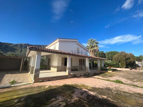 casa indipendente in vendita ad Altavilla Milicia