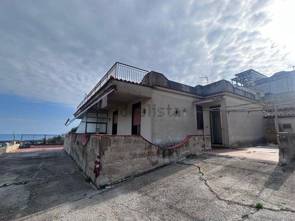 casa indipendente in vendita ad Altavilla Milicia