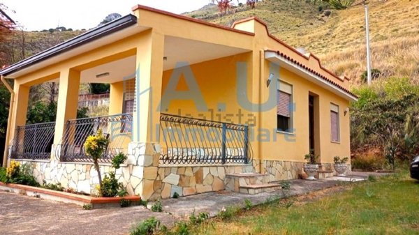 casa indipendente in vendita ad Altavilla Milicia