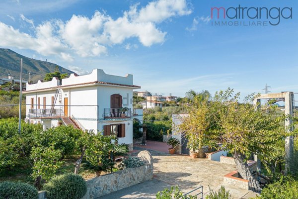 casa indipendente in vendita ad Altavilla Milicia