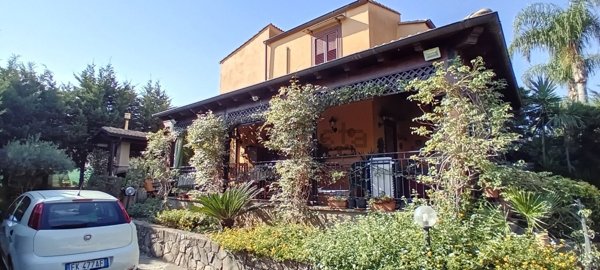 casa indipendente in vendita ad Altavilla Milicia