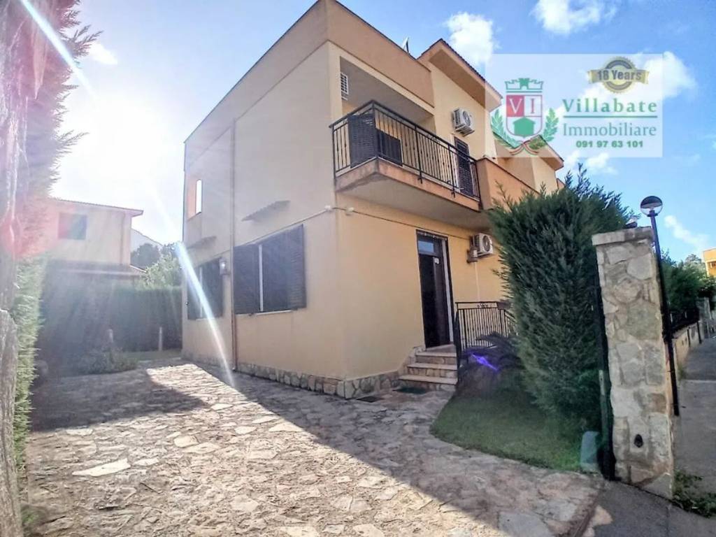 casa indipendente in vendita ad Altavilla Milicia