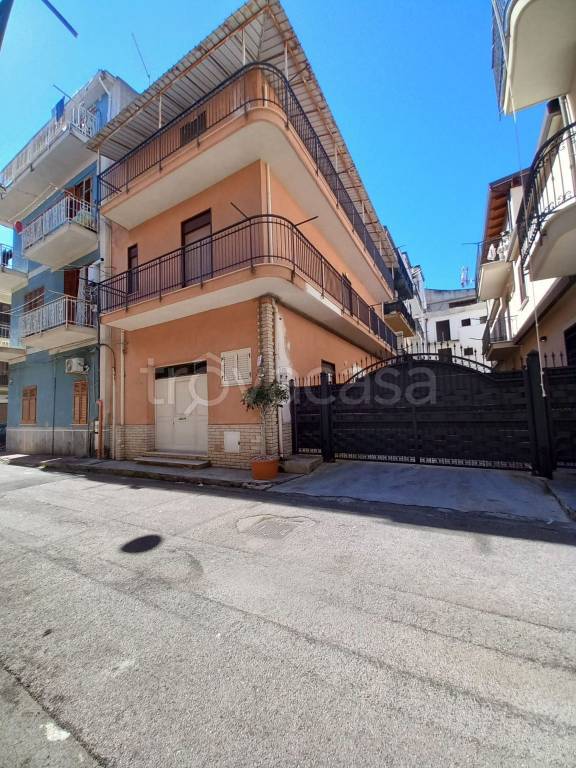 casa indipendente in vendita ad Altavilla Milicia