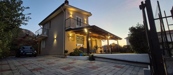 casa indipendente in vendita ad Altavilla Milicia