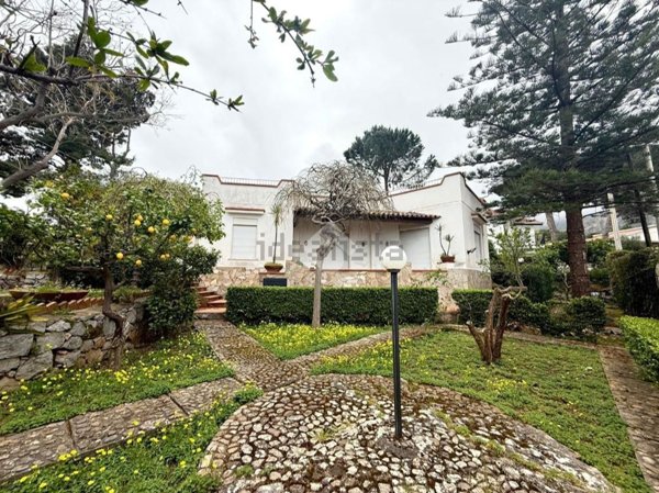 casa indipendente in vendita ad Altavilla Milicia