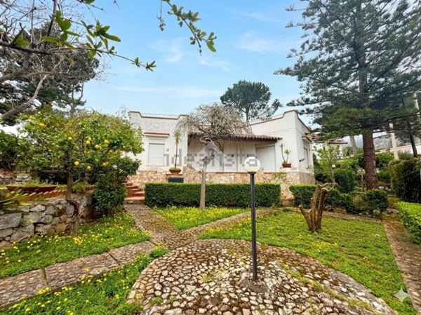 casa indipendente in vendita ad Altavilla Milicia