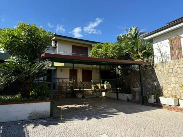 casa indipendente in vendita ad Altavilla Milicia in zona Torre Colonna