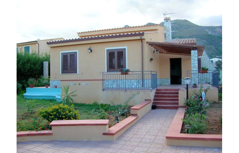 casa indipendente in vendita ad Altavilla Milicia