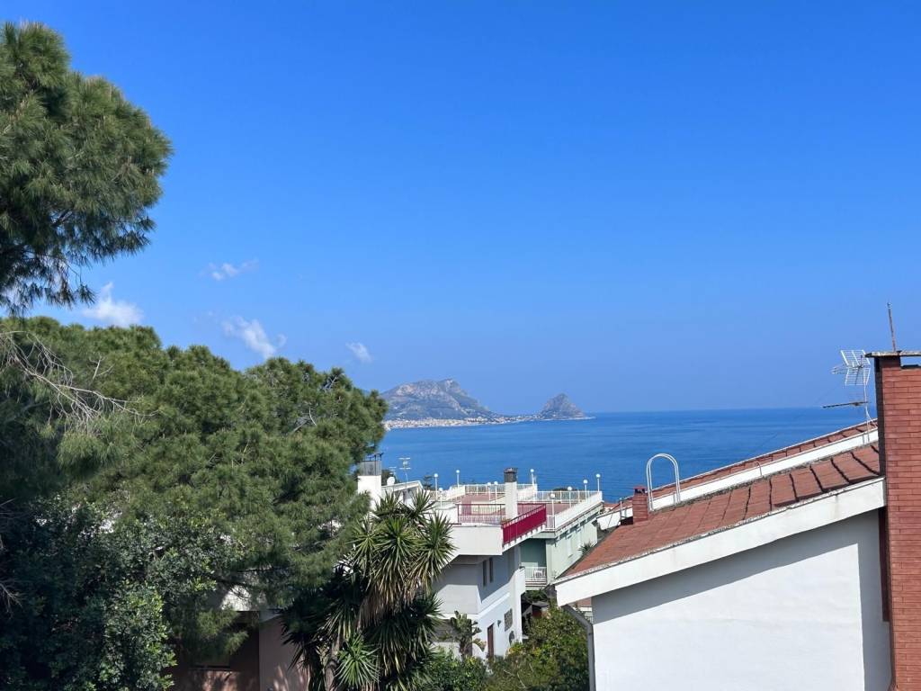 casa indipendente in vendita ad Altavilla Milicia in zona Torre Colonna