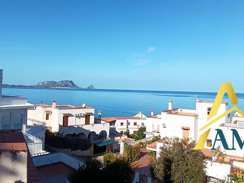 casa indipendente in vendita ad Altavilla Milicia in zona Torre Colonna