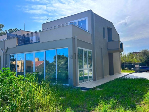 casa indipendente in vendita ad Altavilla Milicia in zona Torre Colonna