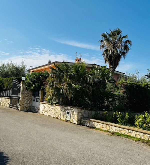 casa indipendente in vendita ad Altavilla Milicia in zona Torre Colonna