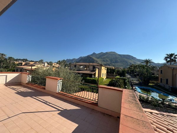 casa indipendente in vendita ad Altavilla Milicia in zona Torre Colonna