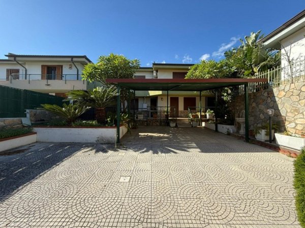 casa indipendente in vendita ad Altavilla Milicia in zona Torre Colonna