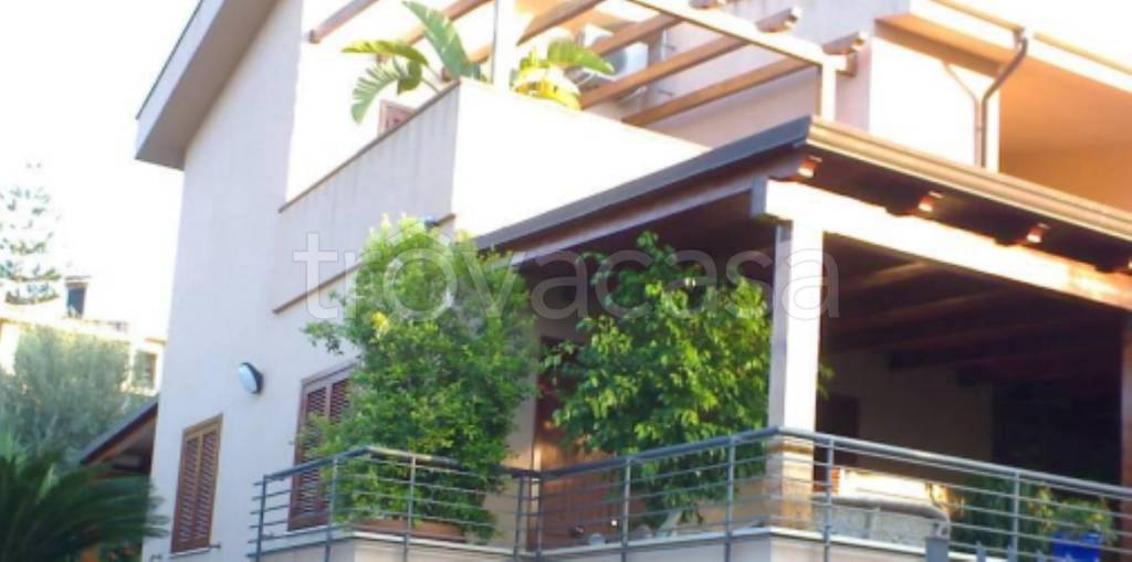 casa indipendente in vendita ad Altavilla Milicia in zona Torre Colonna