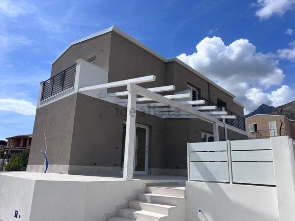 casa indipendente in vendita ad Altavilla Milicia